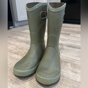 Bogs little kids boots size 6 grey